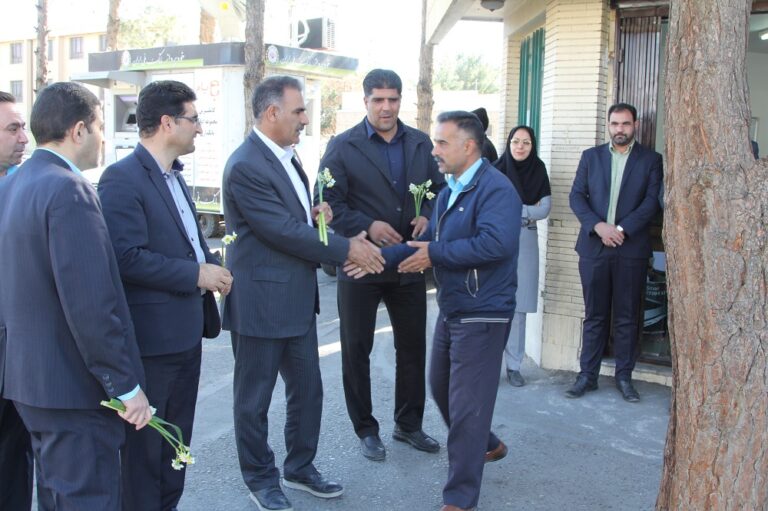 دیدار شهردار، معاون امور عمرانی و حمل و نقل ترافیک و ریاست سازمان با رانندگان به مناسبت روز حمل و نقل