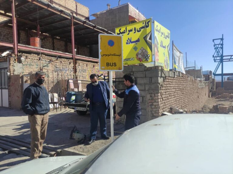 نصب و جانمایی تابلوها و خط کشی  ایستگاههای اتوبوس خیابان حافظ (مهرشهر)